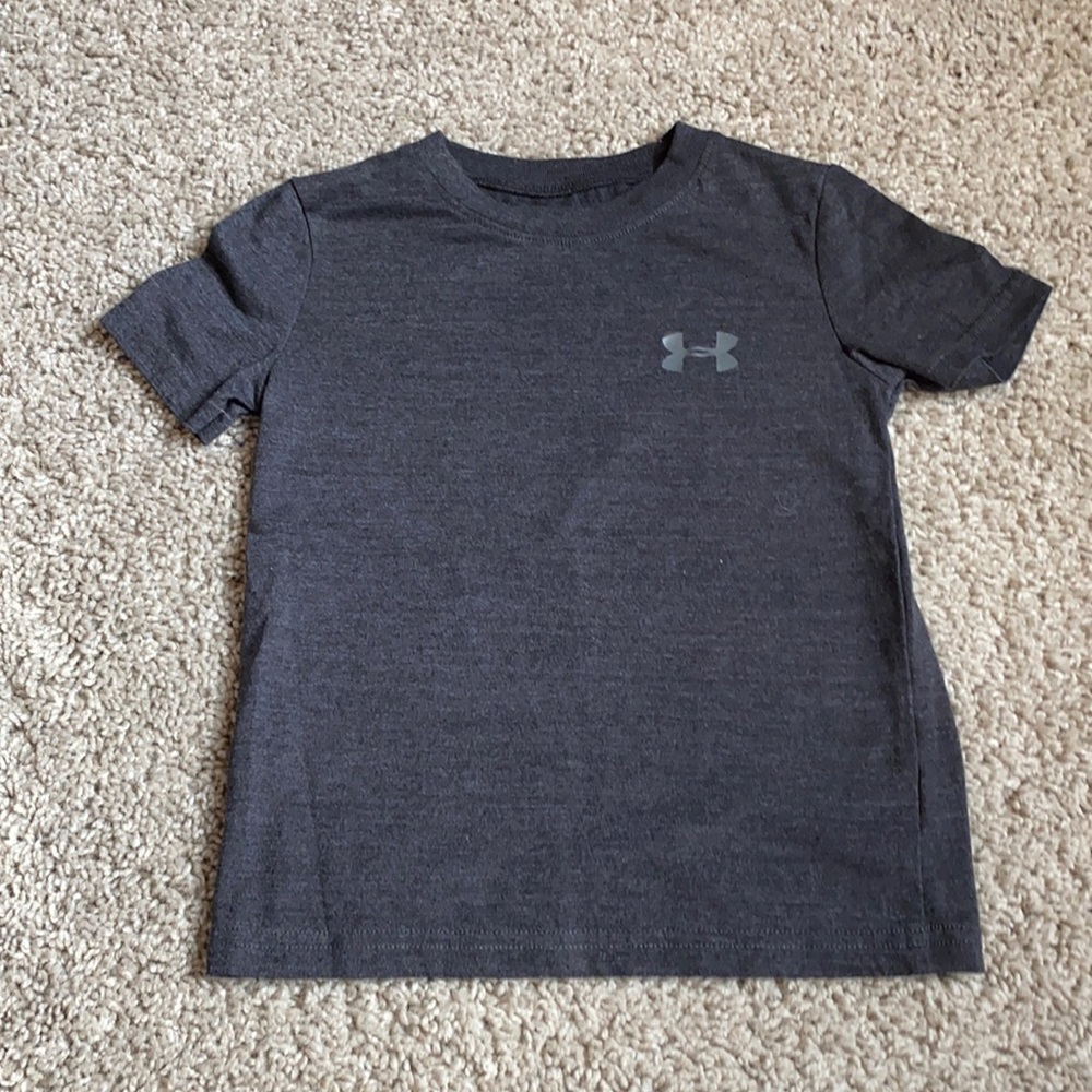 Boys under armor T-shirt